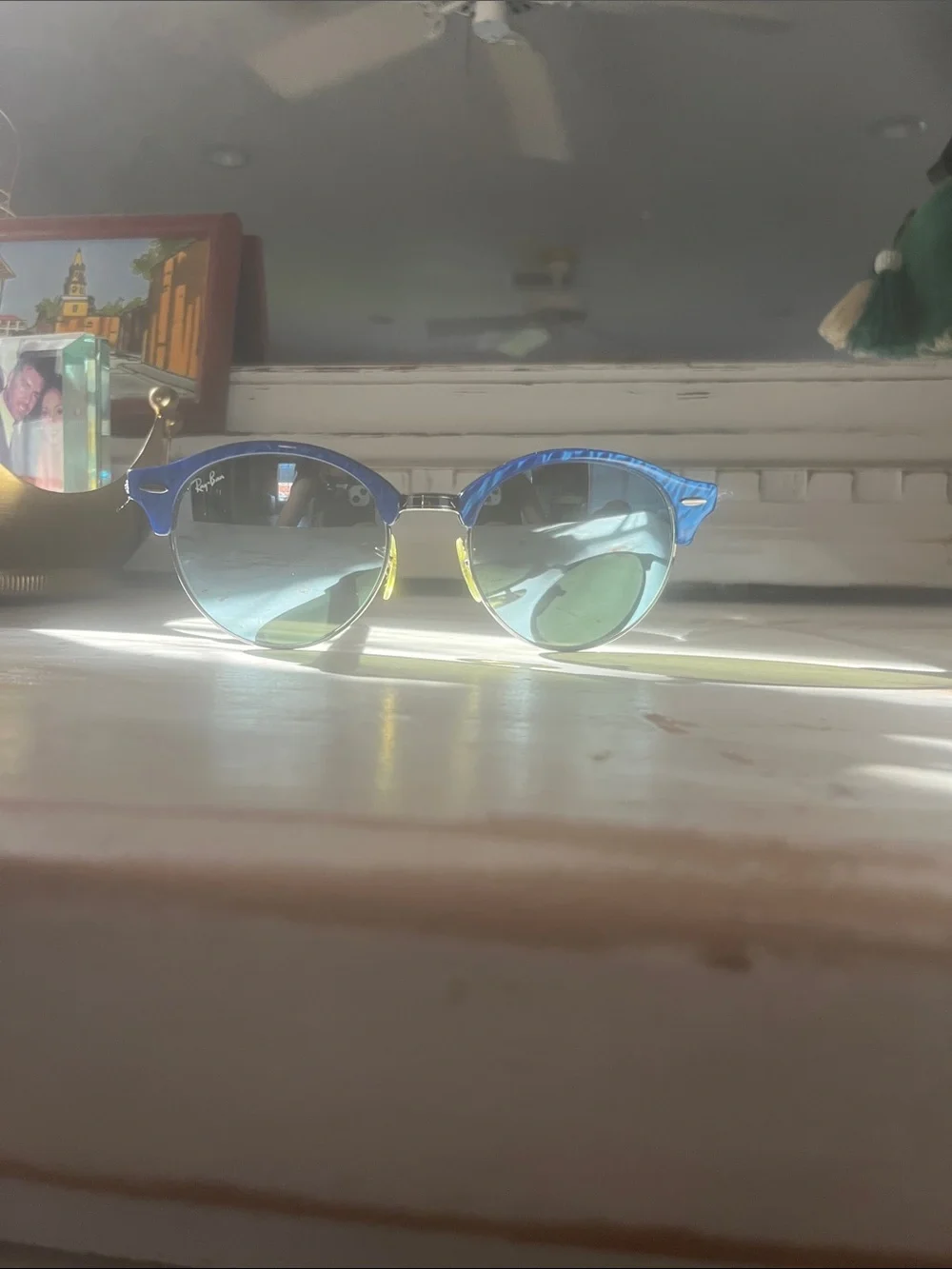 Ray-Ban Men’s Blue Round Sunglasses with Dark Lenses